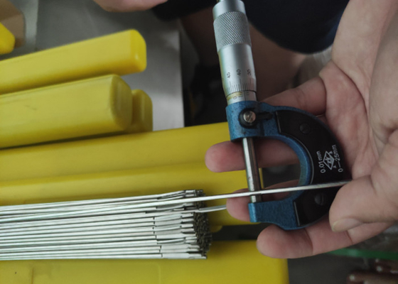 Buen precio Alambre de soldadura de níquel ERNiCrMo-4 resistente a la corrosión con punto de fusión de 1250°C certificado ISO 9001 para soldadura de aleación C276 en línea